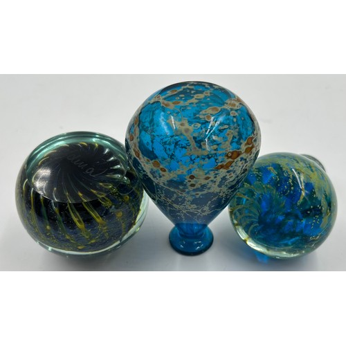 475 - Five pieces of Mdina glass in blue and green hues to include 3 squat vases, tallest 12cm h and 2 x p... 