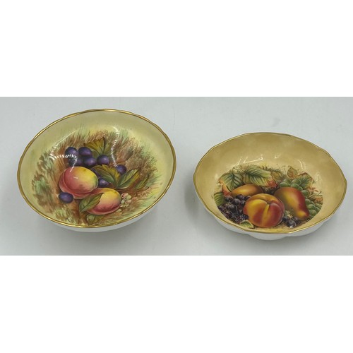 423 - Aynsley Orchard Gold c746 pattern to include 2 x cups, 2 x saucers 1 x plate 16cm d all signed D. Jo... 