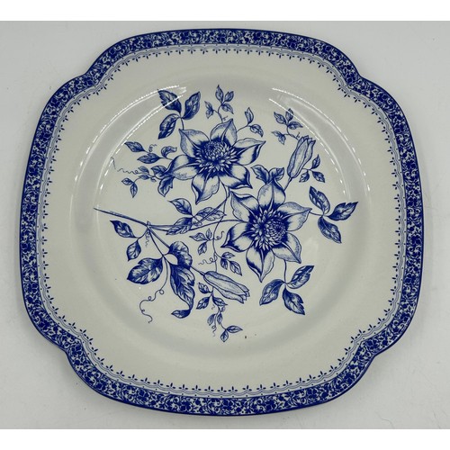 426 - Blue and white ceramics to include Ringtons 'bridge' teapot to include The Humber Bridge, 2 x hexago... 