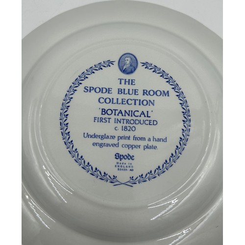 426 - Blue and white ceramics to include Ringtons 'bridge' teapot to include The Humber Bridge, 2 x hexago... 