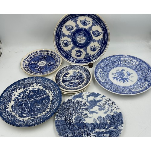 426 - Blue and white ceramics to include Ringtons 'bridge' teapot to include The Humber Bridge, 2 x hexago... 