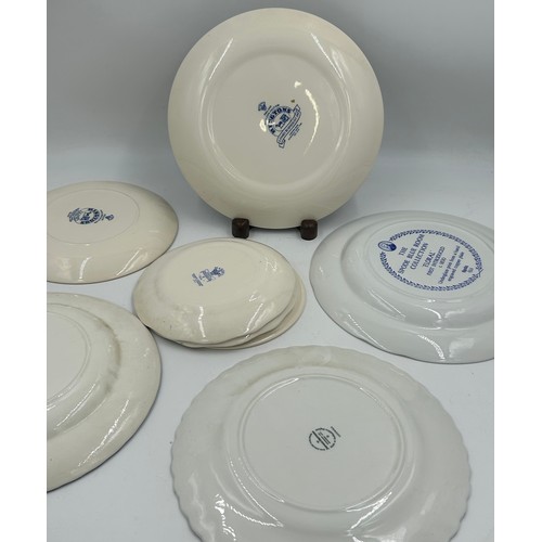 426 - Blue and white ceramics to include Ringtons 'bridge' teapot to include The Humber Bridge, 2 x hexago... 