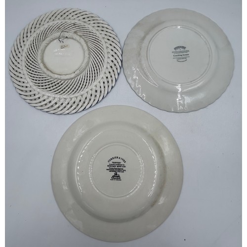 426 - Blue and white ceramics to include Ringtons 'bridge' teapot to include The Humber Bridge, 2 x hexago... 