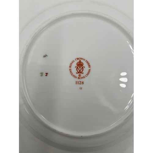 427 - Two Royal Crown Derby plates decorated in the Imari pattern 1128, date codes for 1977 and 1988, 21.5... 