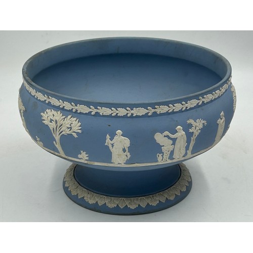 442 - Wedgwood blue jasperware to include a footed fruit bowl 20cm d x 13cm h and 6 x Christmas Mugs 11cm ... 
