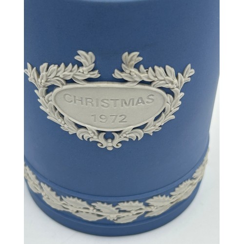 442 - Wedgwood blue jasperware to include a footed fruit bowl 20cm d x 13cm h and 6 x Christmas Mugs 11cm ... 