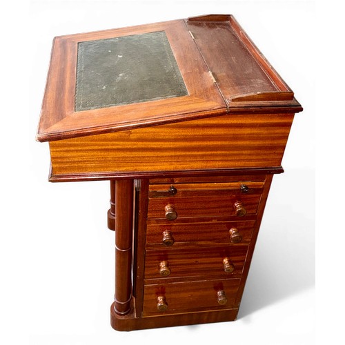 31 - A 20thC mahogany leather topped Davenport desk with drawers to one side. 53cm w x 52cm d x 84cm h.