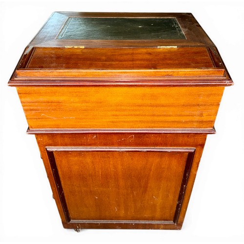 31 - A 20thC mahogany leather topped Davenport desk with drawers to one side. 53cm w x 52cm d x 84cm h.