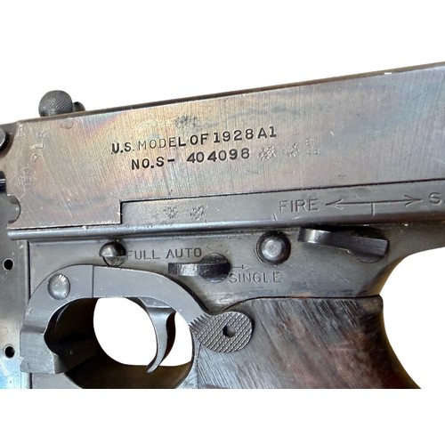 622 - A deactivated American Thompson Sub Machine Gun, calibre .45'', barrel length 32cm, serial number 40... 