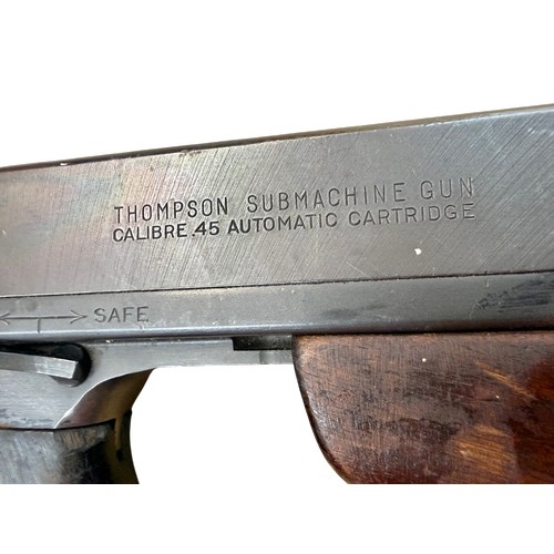 622 - A deactivated American Thompson Sub Machine Gun, calibre .45'', barrel length 32cm, serial number 40... 