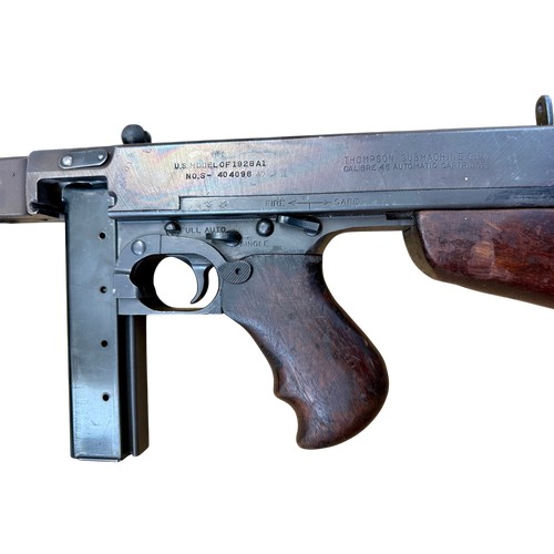 622 - A deactivated American Thompson Sub Machine Gun, calibre .45'', barrel length 32cm, serial number 40... 