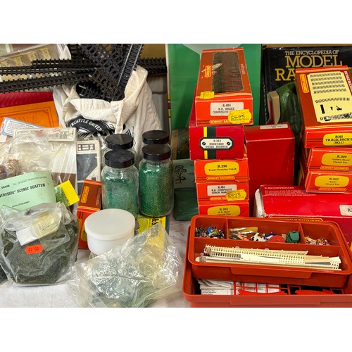 A collection of Hornby Railway items to include boxed R009, R002, R484 ...