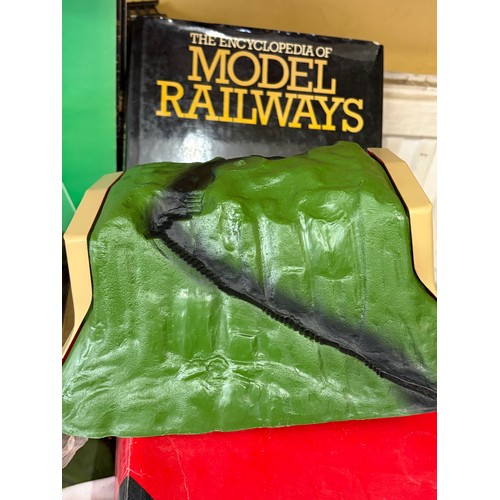 A collection of Hornby Railway items to include boxed R009, R002, R484 ...