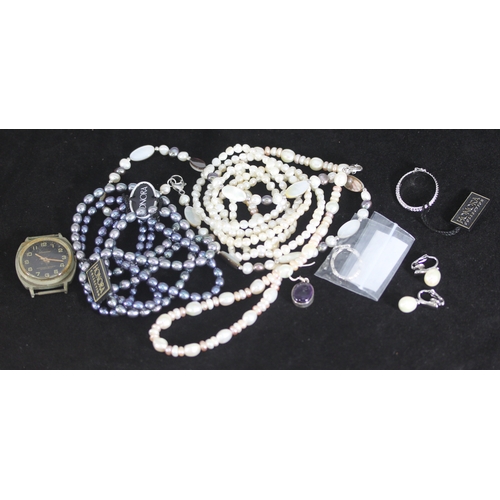 112 - Various cultured pearl jewellery including 6x black tinted pearl bracelets, 5x cultured pearl bracel... 