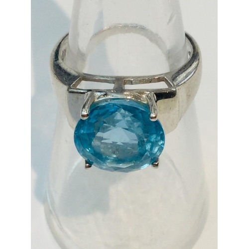 185 - A 9ct white gold set with a round blue topaz stone, measuring 8x8mm, ring weighs 5.2 grams, finger s... 