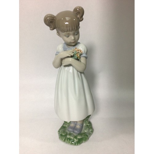 39 - Four various Lladro porcelain figures ‘You Deserve the Best No. 8504’, ‘Forrest Encounter No. 6931’,... 