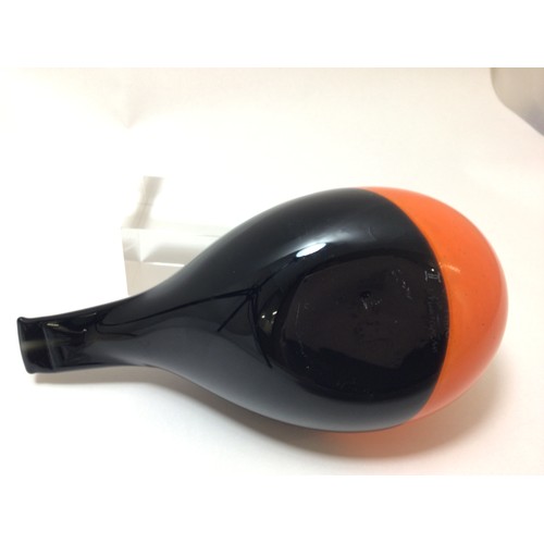 90 - Oiva Toikka for Iittala studio glass bird, Golden Oriol, finished in black and orange, etched signat... 