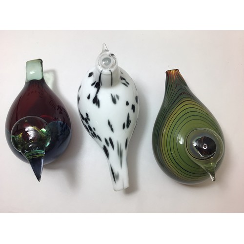 111 - Three Oiva Toikka for Iittala studio glass birds, ‘Whip Poor Will’, ‘Dalma’ and ‘Queen Fisher’, each... 