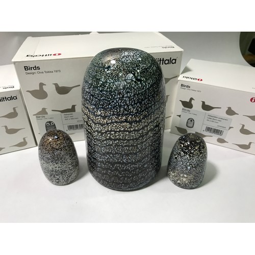 121 - Three Oiva Toikka for Iittala studio glass owls, ‘Barn Owl’ and two ‘Little Barn Owls’, etched signa... 