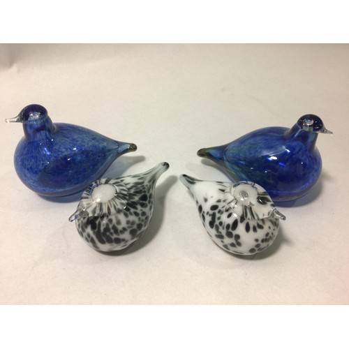 122 - Four Oiva Toikka for Iittala studio glass birds, a pair of small blue birds and a pair of ‘Small Gol... 