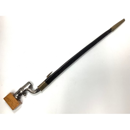 419 - A 19th century British 1876 pattern Martini Henry socket bayonet, with 17-inch triangular section tr... 
