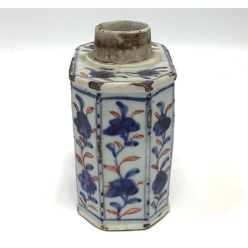 57 - An early 18th century Chinese porcelain canted rectangular tea caddy or canister, painted in undergl... 