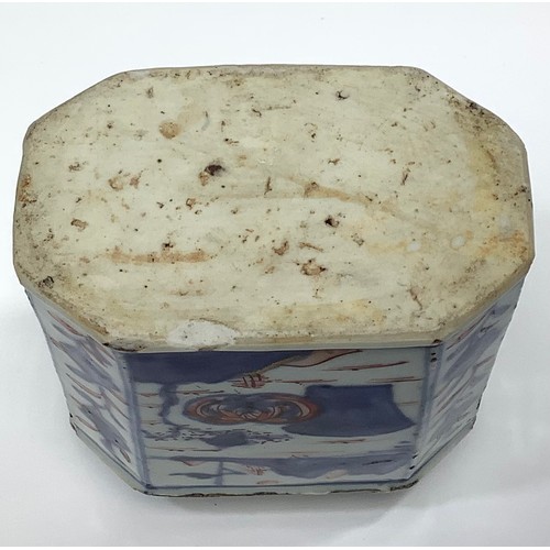 57 - An early 18th century Chinese porcelain canted rectangular tea caddy or canister, painted in undergl... 