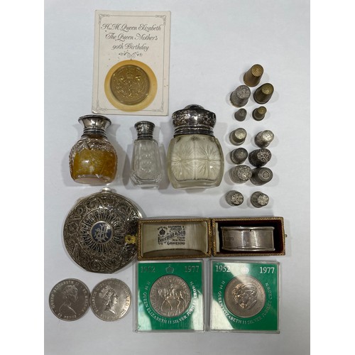 88 - A small collection of assorted silver items comprising various thimbles, one by Charles Horner, a ca... 