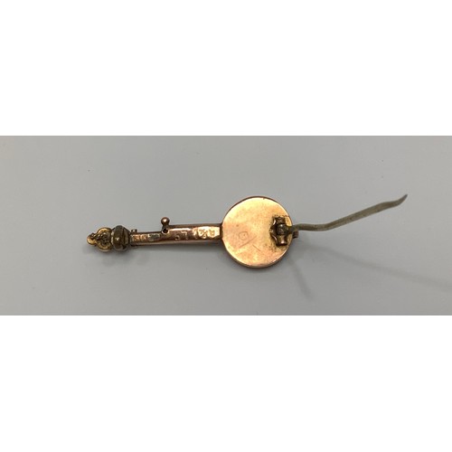 149 - A 9ct gold brooch modelled as a banjo with mother of pearl body, 3.7cm, gross weight approximately 2... 