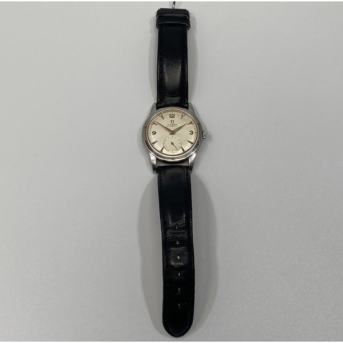 118 - A gents stainless steel Omega automatic wristwatch, the silvered dial with applied arrow batons deno... 