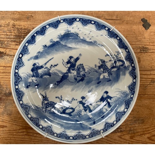 97 - A pair of Chinese porcelain dishes, blue painted underglaze with figural scenes of fighting warriors... 