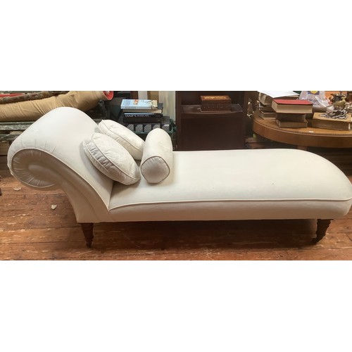 560 - A Victorian chaise lounge re-upholstered in cream damask fabric with bolster and two matching cushio... 