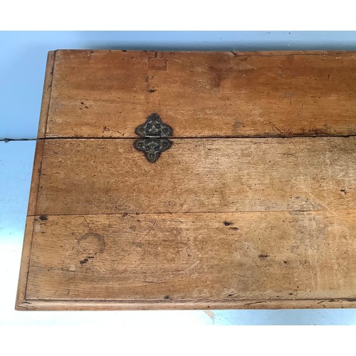 570 - A large stained oak coffer, with three carved panels to front and hinged top enclosing storage space... 