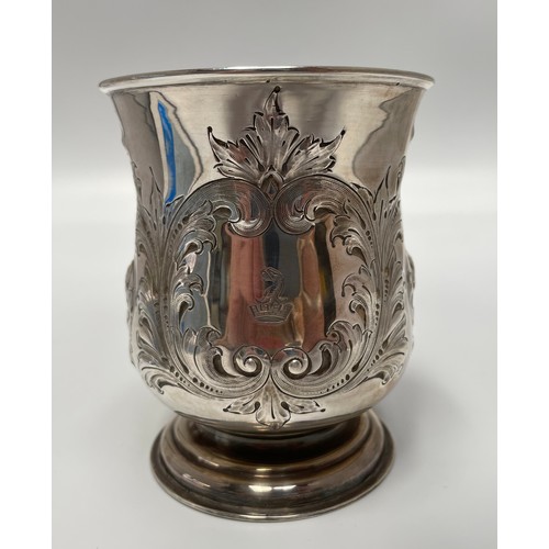 112 - A silver christening tankard, embossed with flowers and central cartouche engraved with crest, Sheff... 