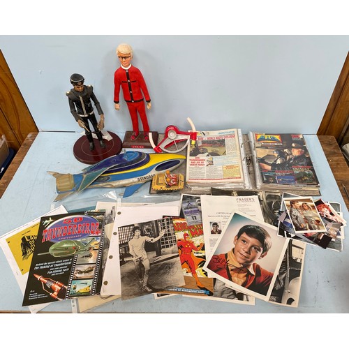 357 - Various mixed Gerry Anderson and other Sci-Fi collectables including a folder of Century 21 and S.I.... 