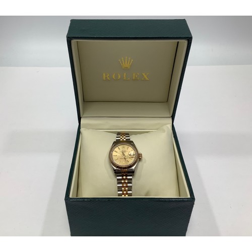 243 - A ladies 18ct yellow gold and stainless steel 'Rolesor' Rolex Datejust wristwatch, the gold pinstrip... 