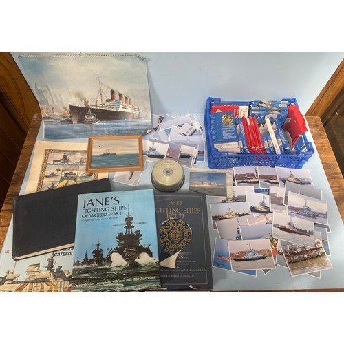 490 - A very large collection of photographs, printed pictures and digital copies (CD) of ships; warships,... 