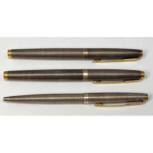 392 - Two Parker 75 Cisele fountain pens with silver caps and barrels and 14ct gold nibs, together with an... 