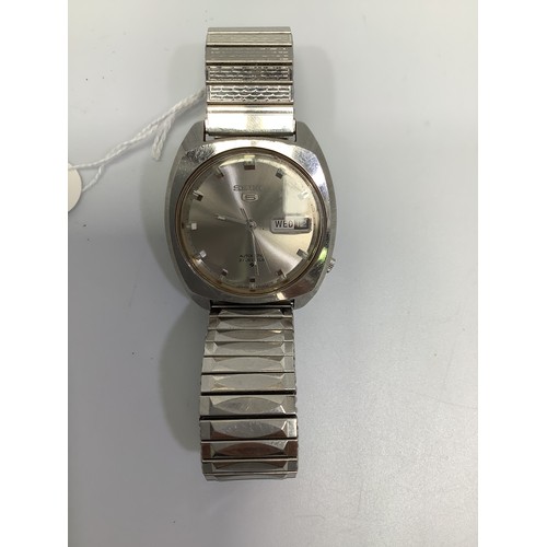 155 - A ladies stainless steel Omega wristwatch, the silvered dial with gilt batons denoting hours, on lat... 