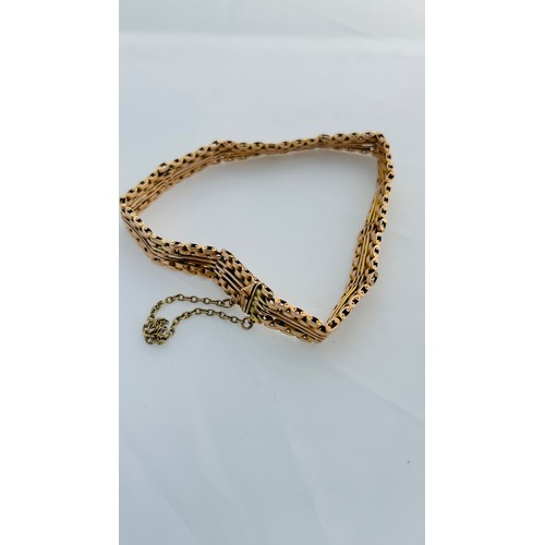 196 - A 15ct yellow gold gate bracelet, with safety chain, weighing 11.8 grams.