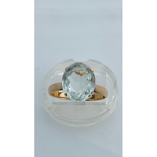 198 - A 14ct gold dress ring set with oval green faceted stone, possibly Aquamarine, ring weighs 3.5 grams... 