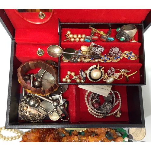 238 - A quantity of costume jewllery including a string of cultured paerls, variois silver jewellery, hard... 