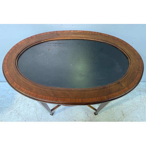 271 - An Edwardian inlaid mahogany oval bijouterie table, with cross-banded and glazed lockable hinged top... 