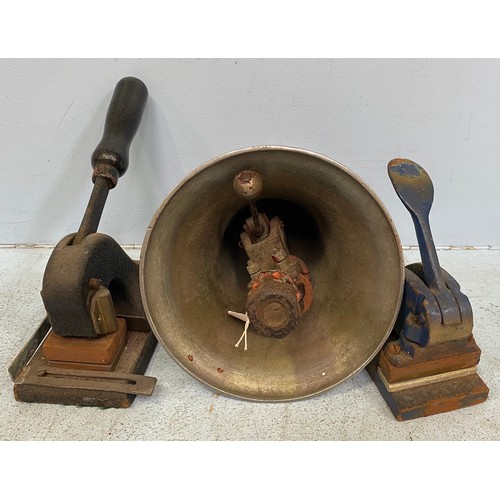 559 - A mid 20th century 'Riley' 12v electric Police/Fire service warning bell, together with two various ... 