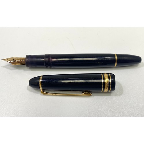 191 - A Mont Blanc Meisterstuck No. 146 fountain pen circa 1980s, with 14k gold nib, twist cover marked ‘M... 