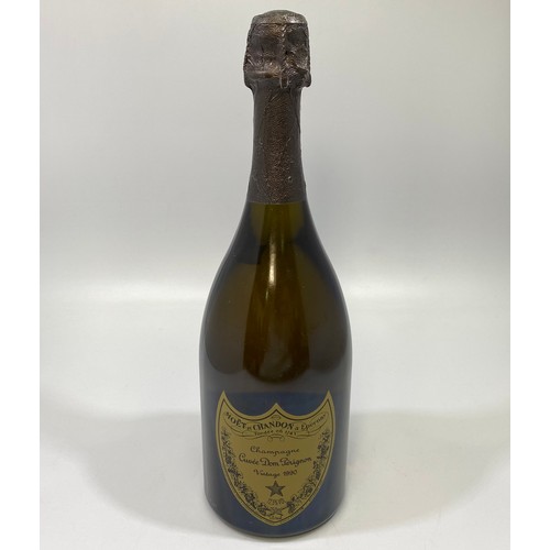 579 - A bottle of Dom Perignon Vintage 1990, Moet & Chandon, 750ml, shield shaped label in good condition