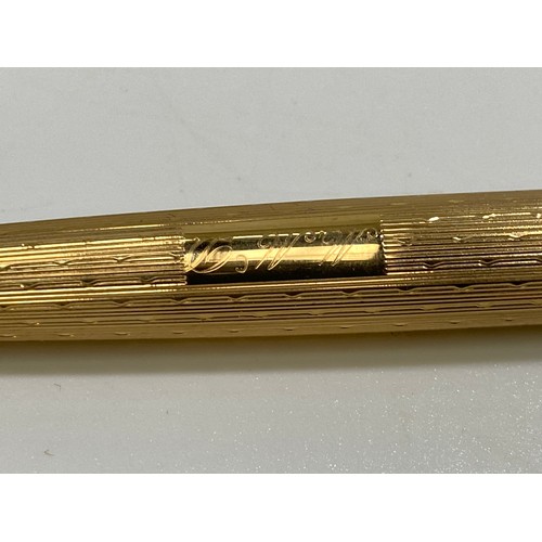 193 - A 9ct gold Parker pen with engine turned decoration, engraved ‘M McD’ marked ‘375’, lid marked ‘Park... 