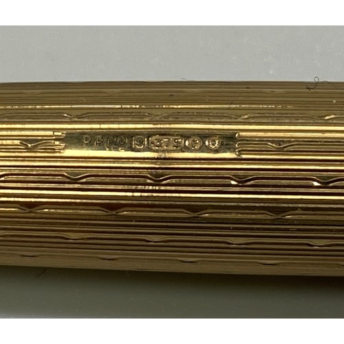 193 - A 9ct gold Parker pen with engine turned decoration, engraved ‘M McD’ marked ‘375’, lid marked ‘Park... 