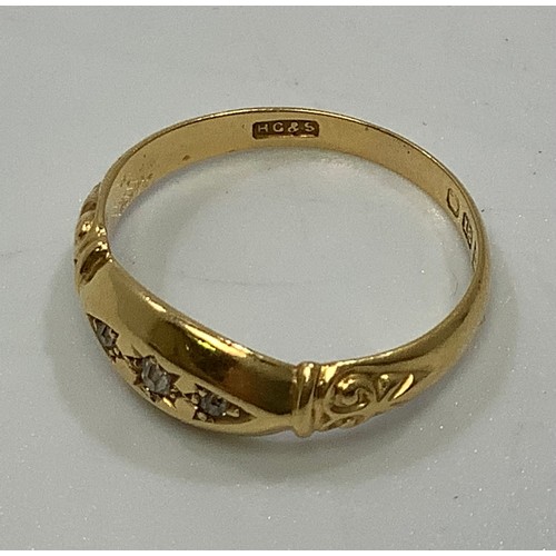 112 - An 18ct gold ring gypsy set with three small diamonds, 2.9g, ring size N