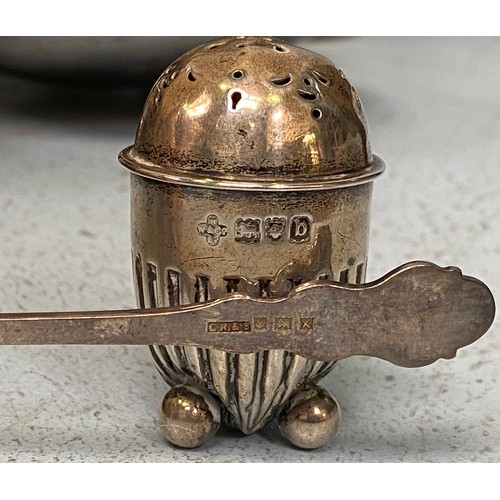 51 - A silver pepper pot, London, 1897, Horace Woodward & Co, together with a set of six silver spoons an... 